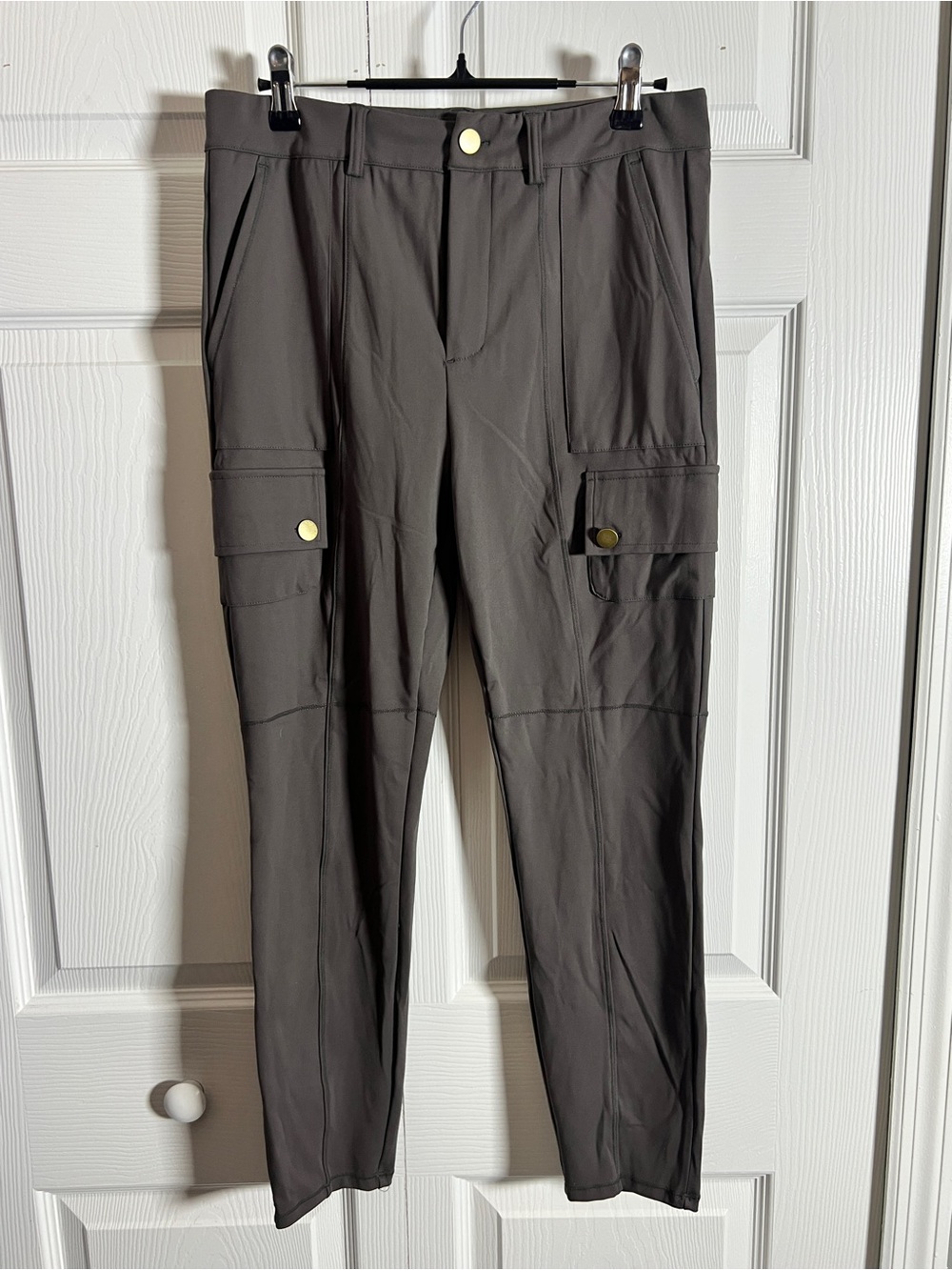HALARA Womens Cargo Pants in Dark Taupe